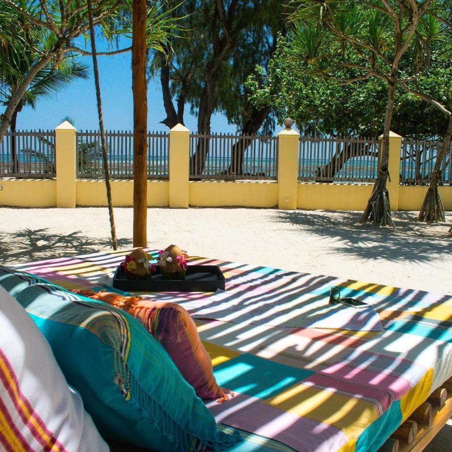 Kinondo Zumzum Beach House Bed & Breakfast エクステリア 写真